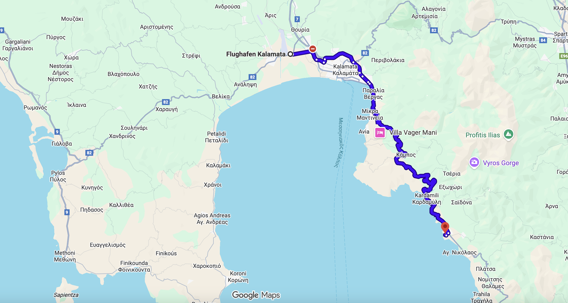 Eine detaillierte Google Maps-Ansicht, die eine Route von Kalamata nach Agios Nikolaos in Griechenland zeigt. Die Karte zeigt Straßen, Ortsnamen und geografische Merkmale.